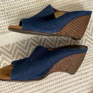 Denim wedge with woven heel
